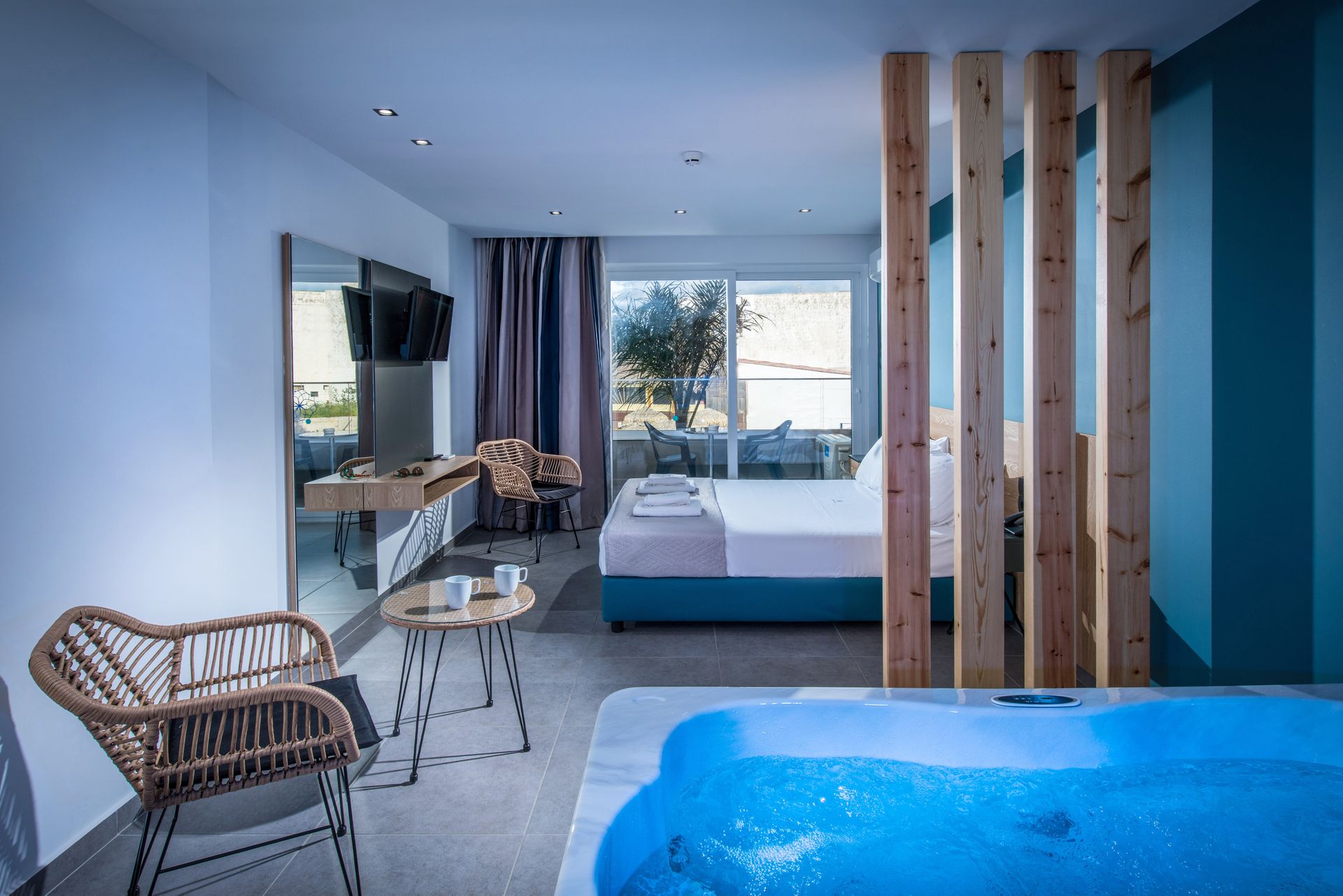 Superior Room with Indoor Jacuzzi