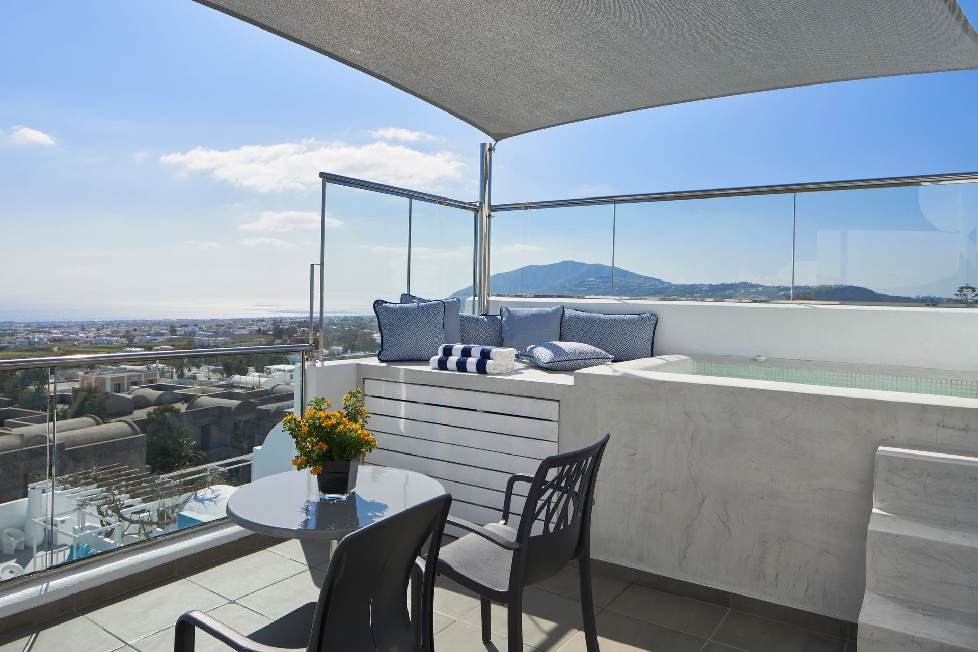 Sea View Suite – Private Hot Tub & East Island View