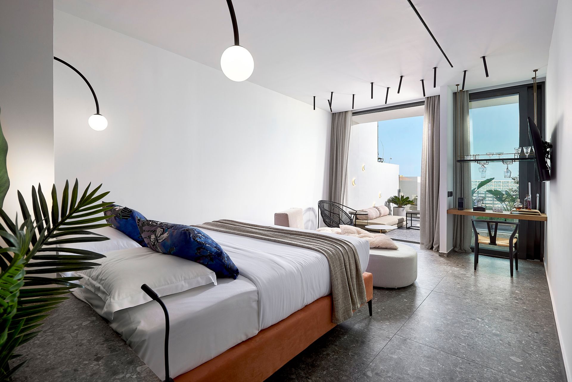 Deluxe Suite with Outdoor Jacuzzi – Sea View