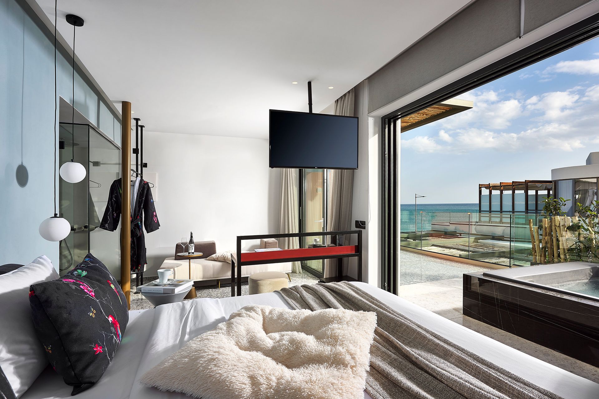 Superior Suite with Outdoor Jacuzzi – Sea View