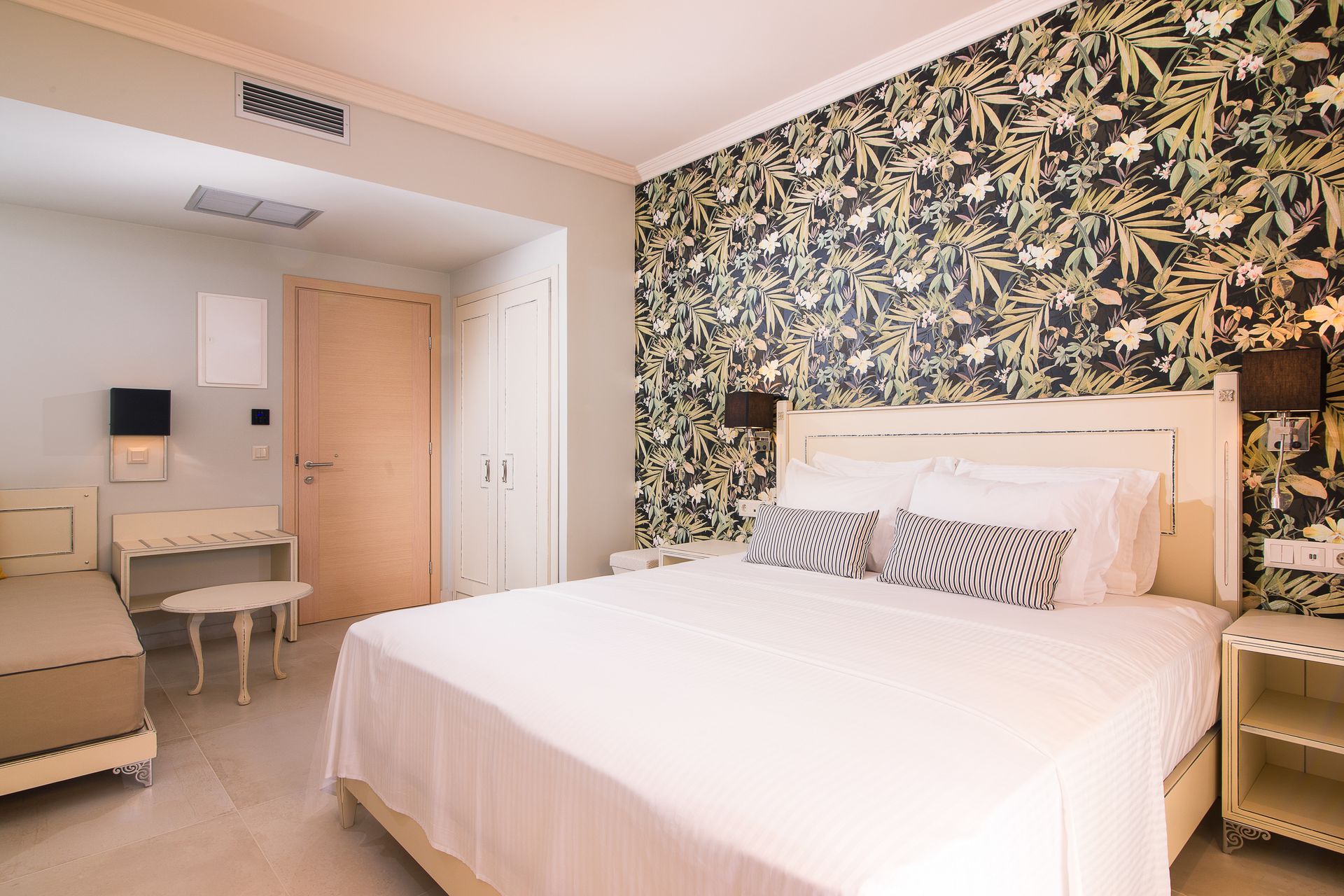 Neikos Luxury Suites - DTR - 4