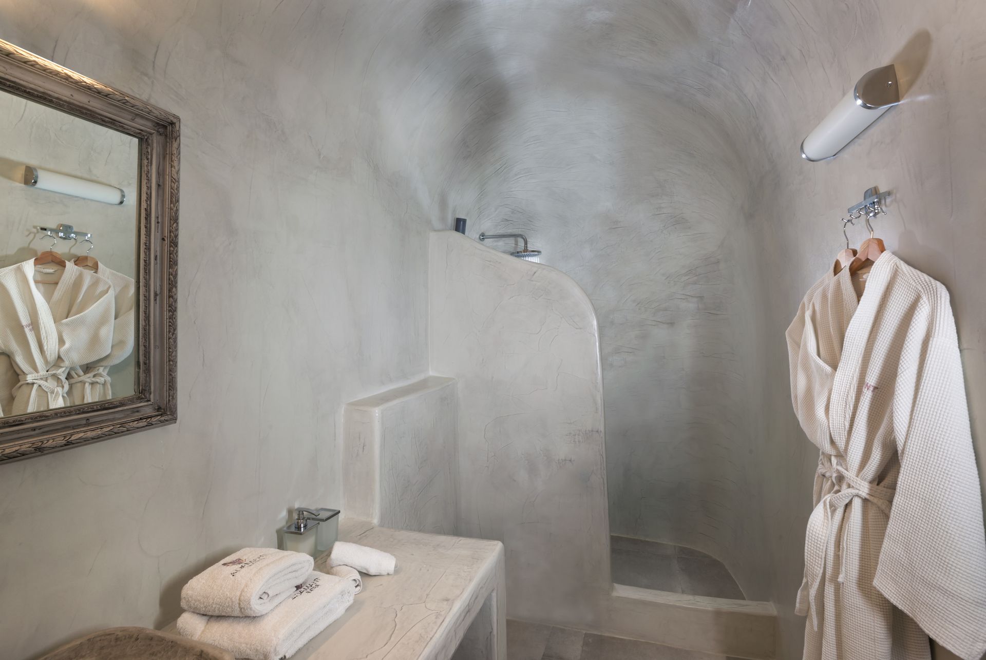Adamant Suites Santorini - MOONST - 32