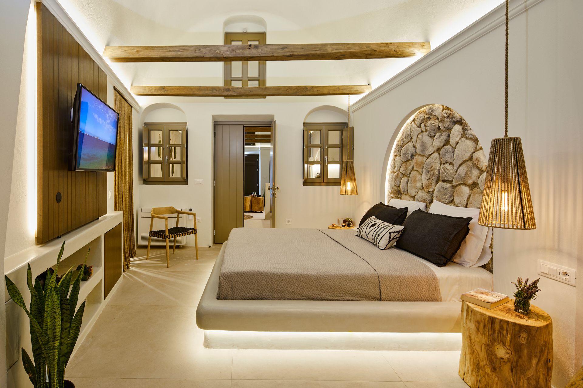 Deluxe Cave Suite with Spa Bath