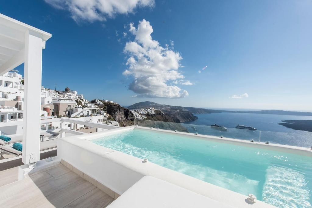 EXECUTIVE SUITE – Panoramic Caldera & Volcano Sea View – Private Use Deck – Private Outdoor Plunge Pool