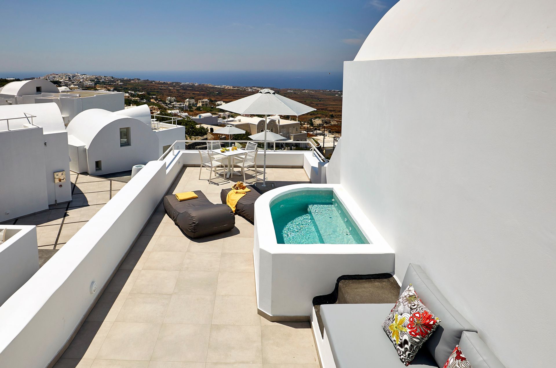 Executive 2BD Suite with Sea View & Outdoor Jacuzzi