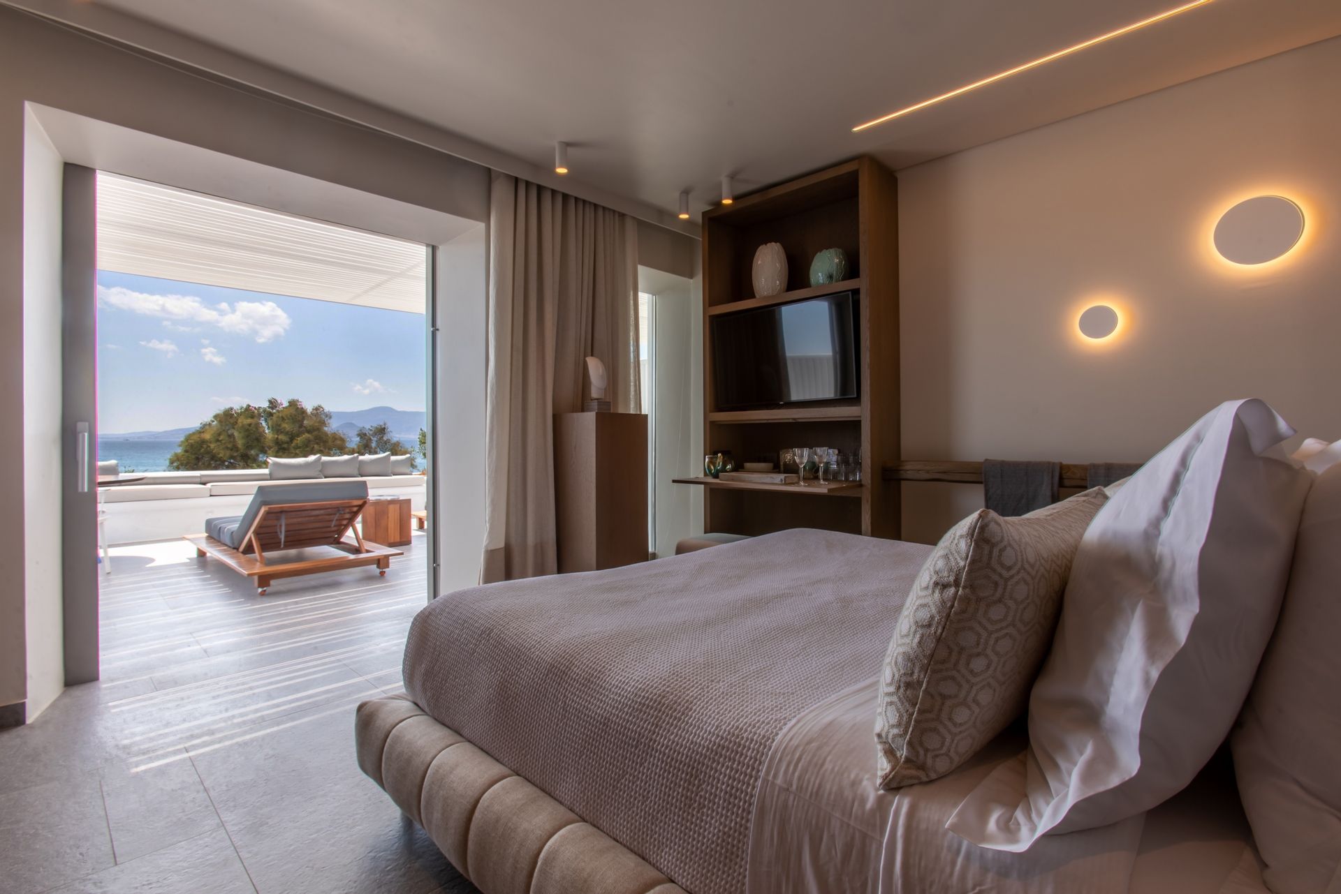 Superior Sea View Suite with Hot Tub
