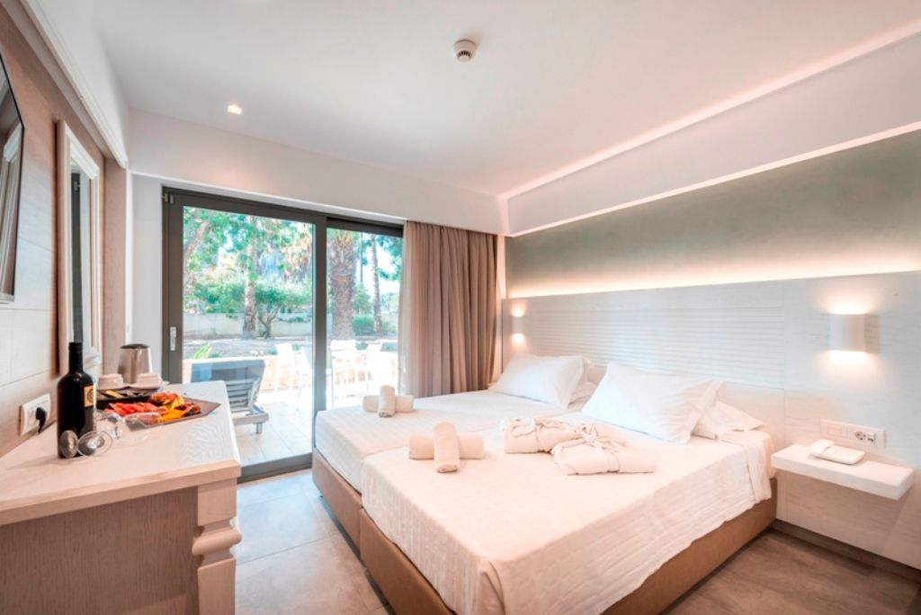 Deluxe Veranda Room with Garden View