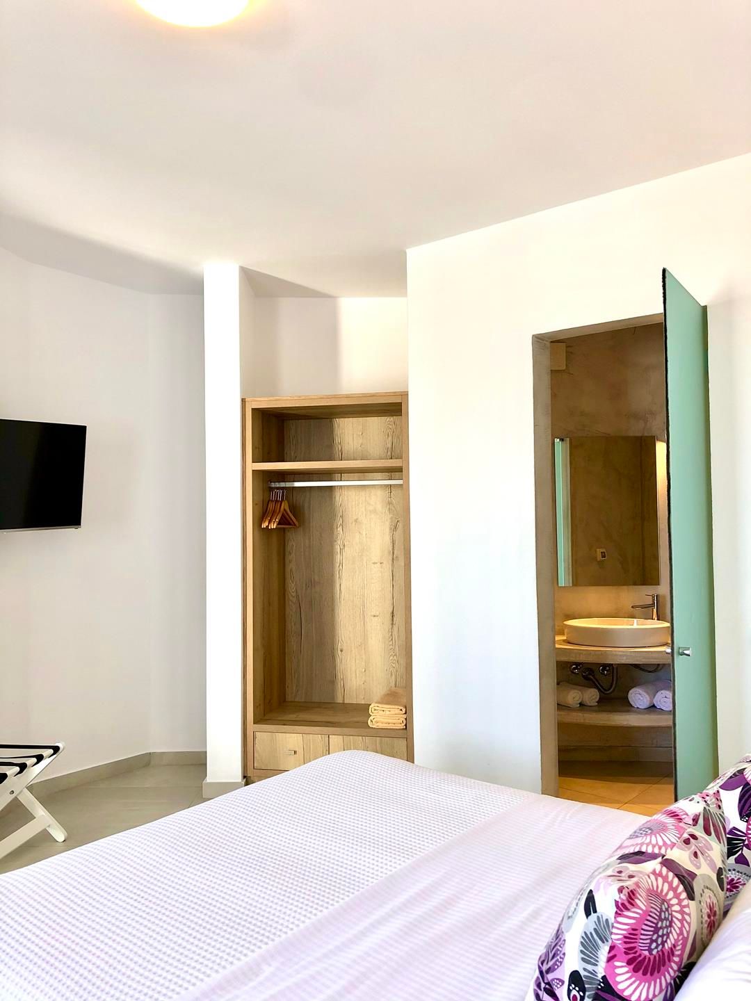 Aperanto Suites Santorini - HNM - 5