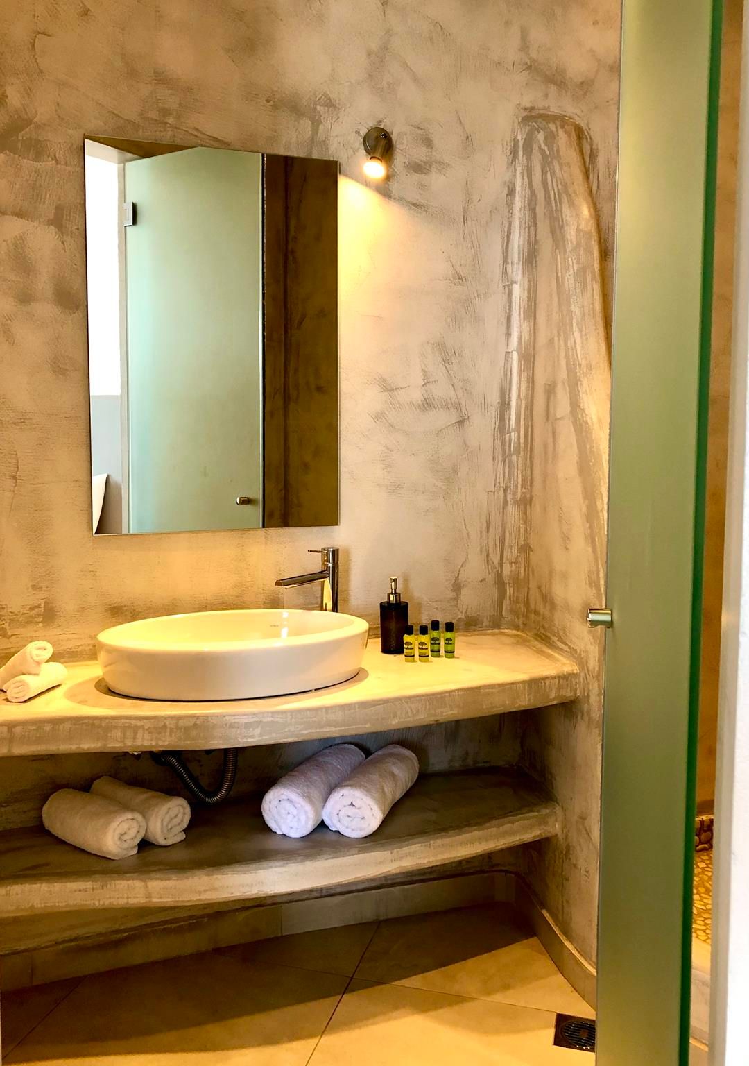 Aperanto Suites Santorini - HNM - 6