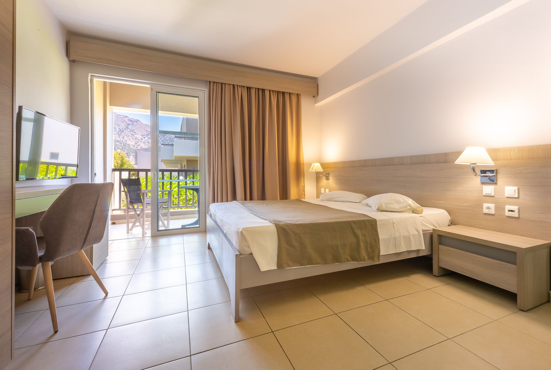 Twin Room Economy