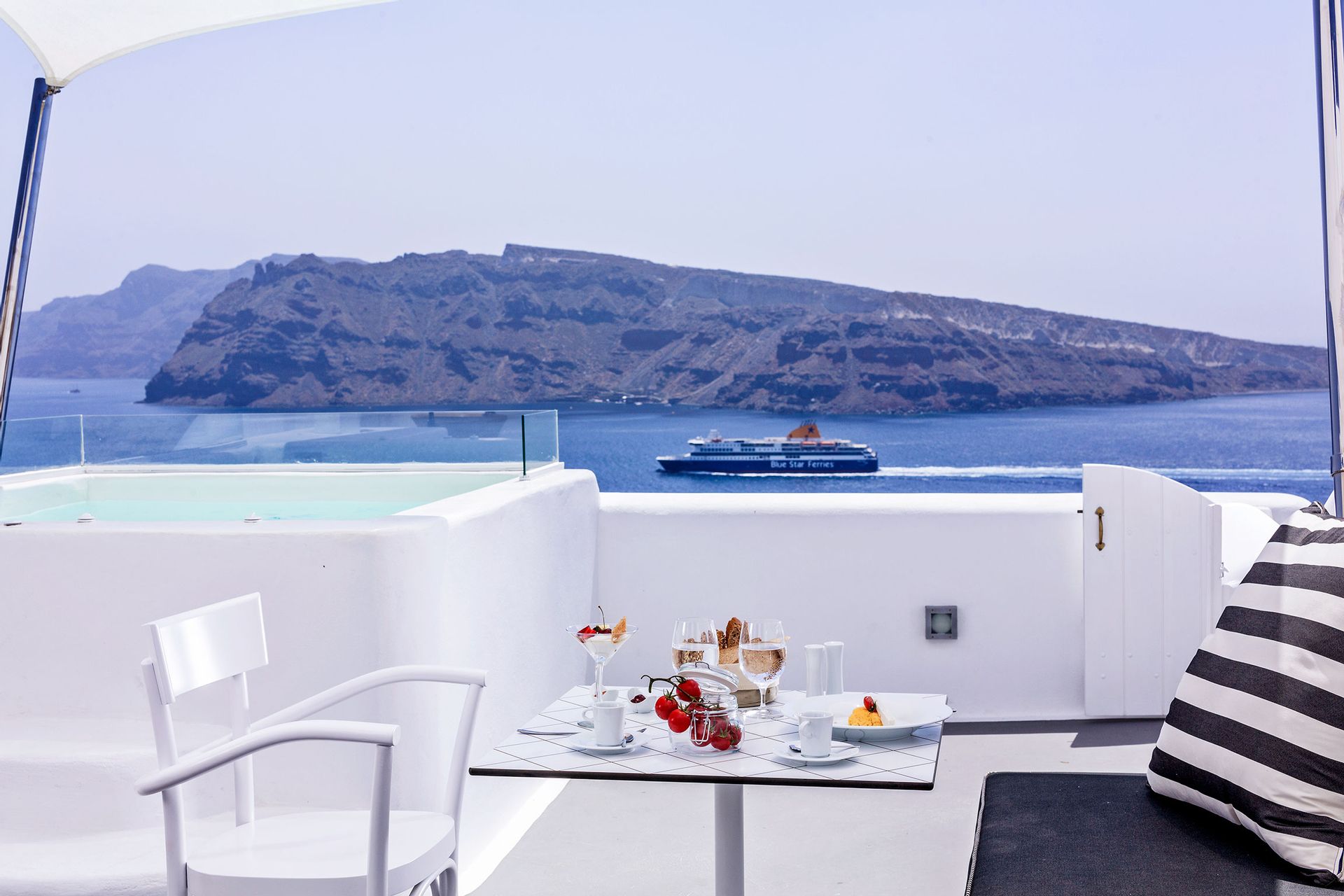 Honeymoon Suites with Jetted Tub & Caldera View