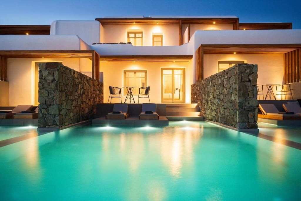 Deluxe Pool Suite
