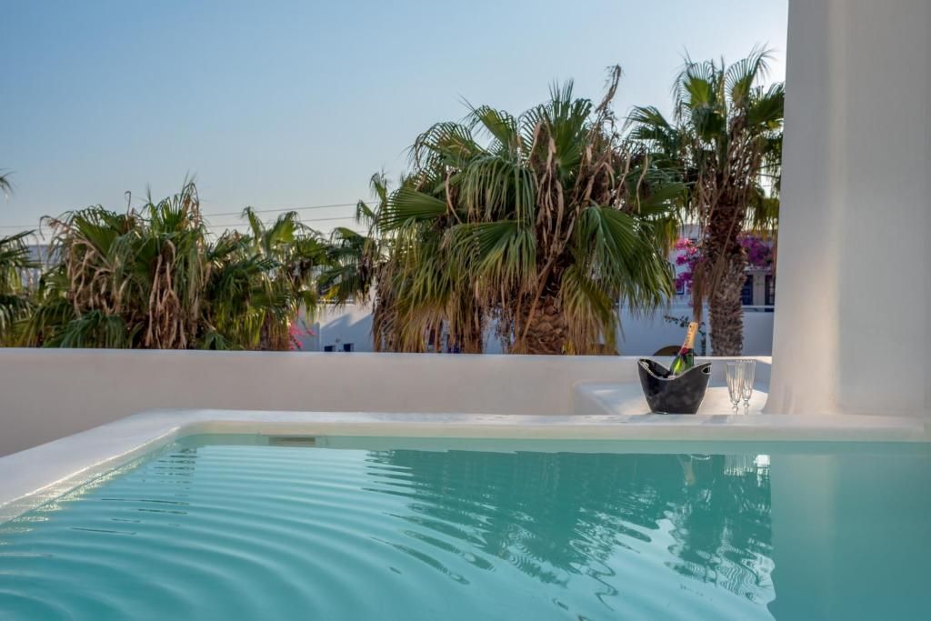 Superior Suite with Outdoor Jetted Tub – Split Level