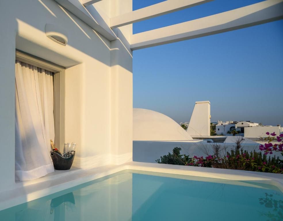 King Suite with Outdoor Jetted Tub – Split Level