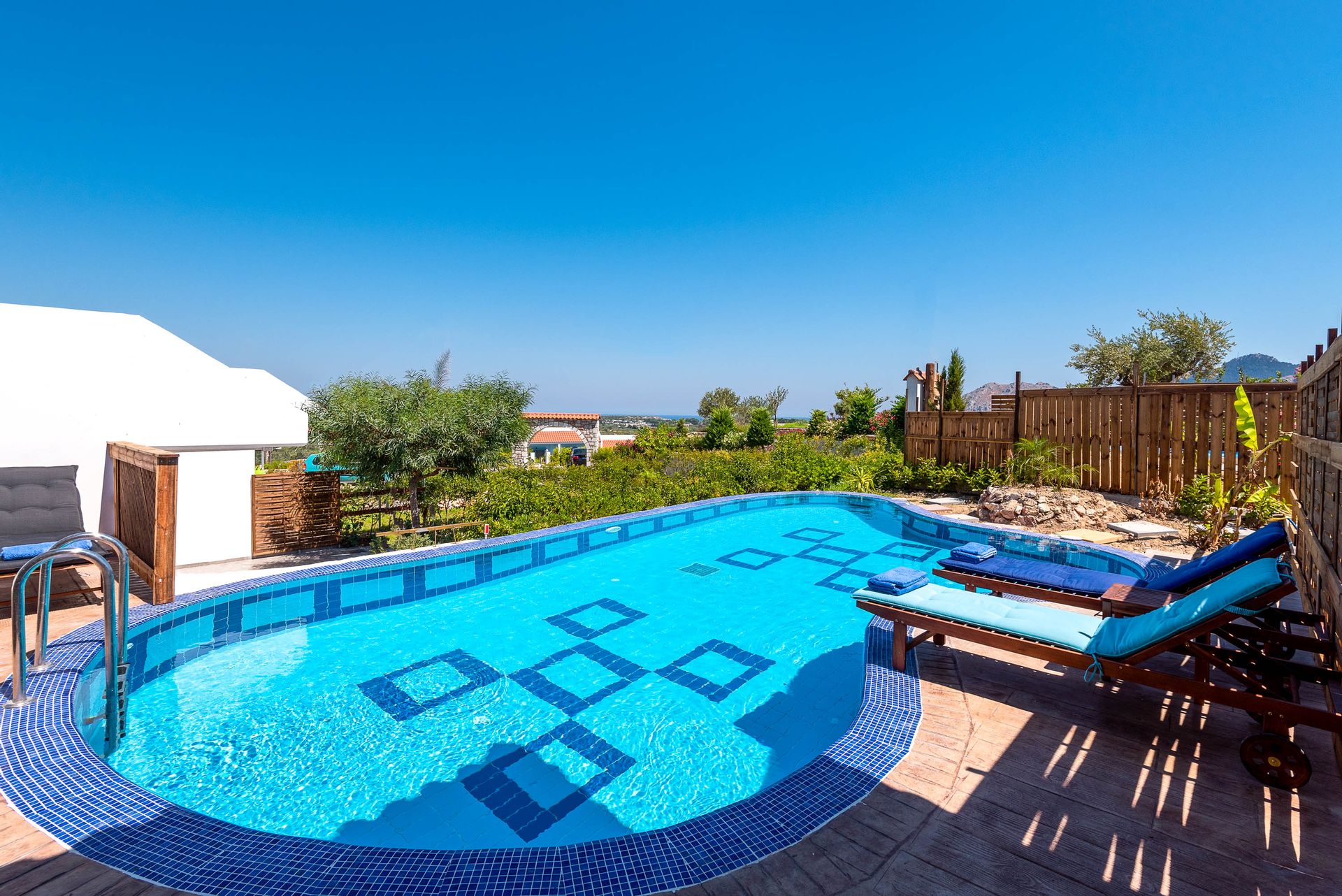Maisonette with Private Pool and Mountain View