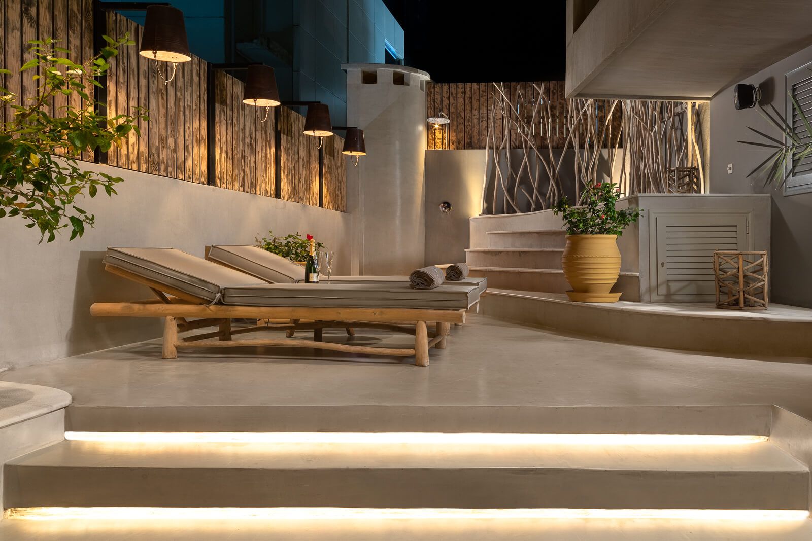 Queen Suite with Private Outdoor Hydromassage Tub | Iviskos