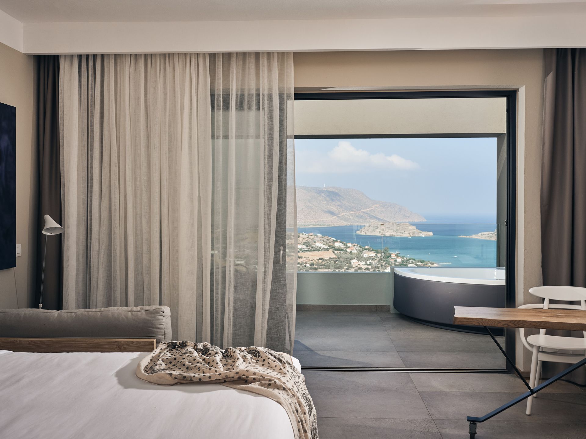 Sapphire Zen Suite with outdoor jacuzzi