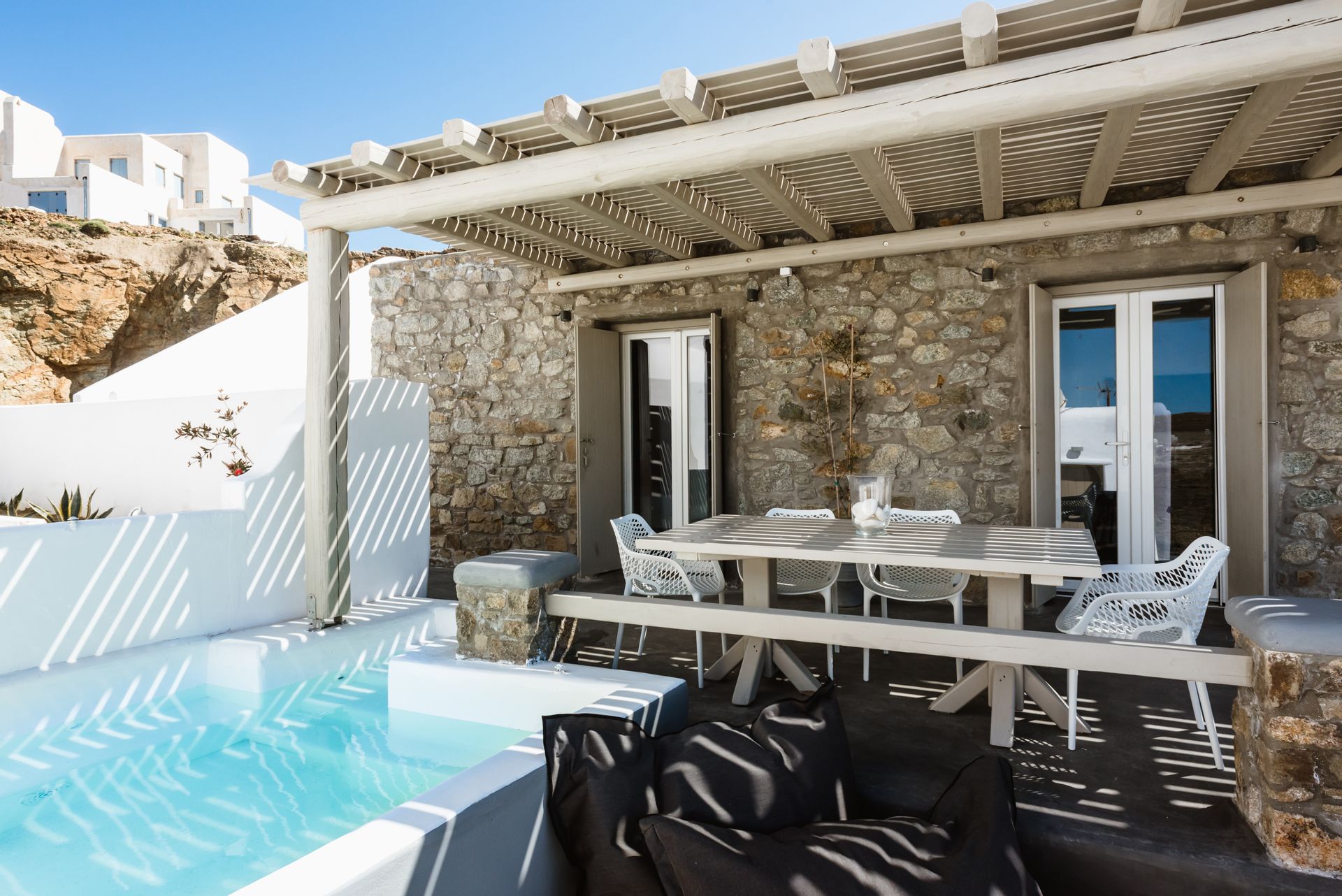 Grey Residence | Merchia Beach