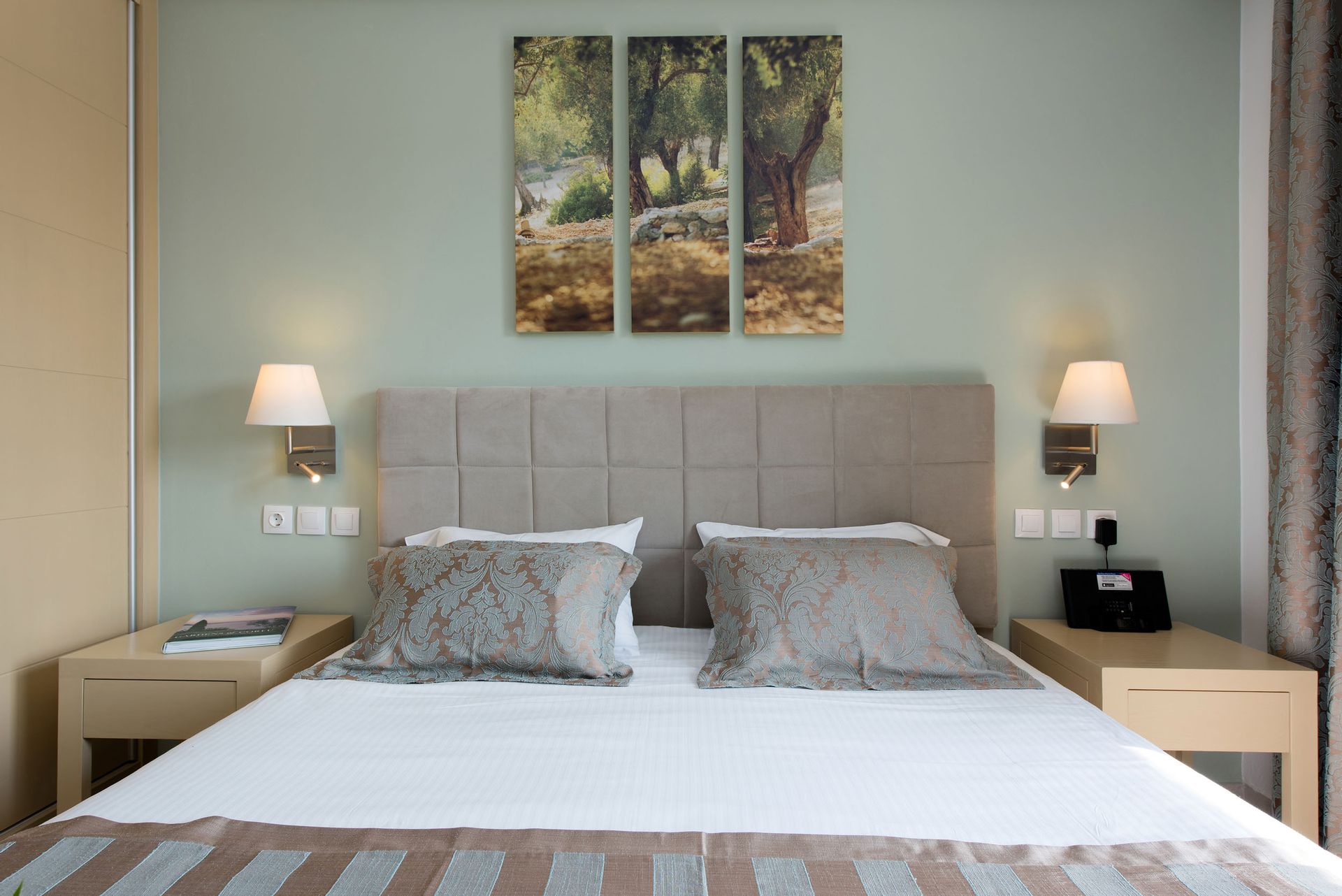 Double or Twin Room with Side Sea