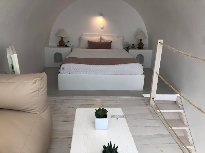 Junior Suite with Caldera View