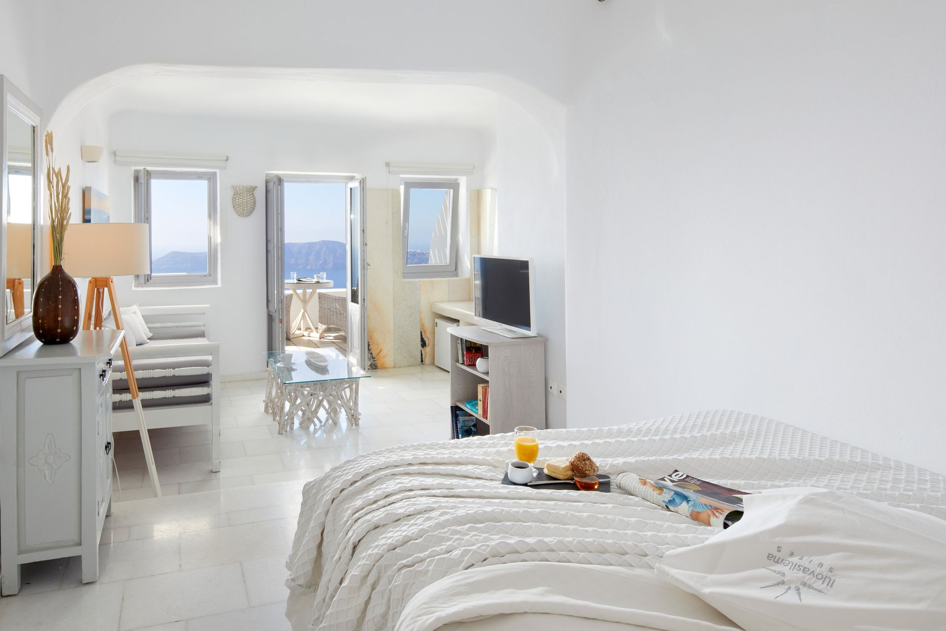 Superior Suite with Jacuzzi & Caldera View