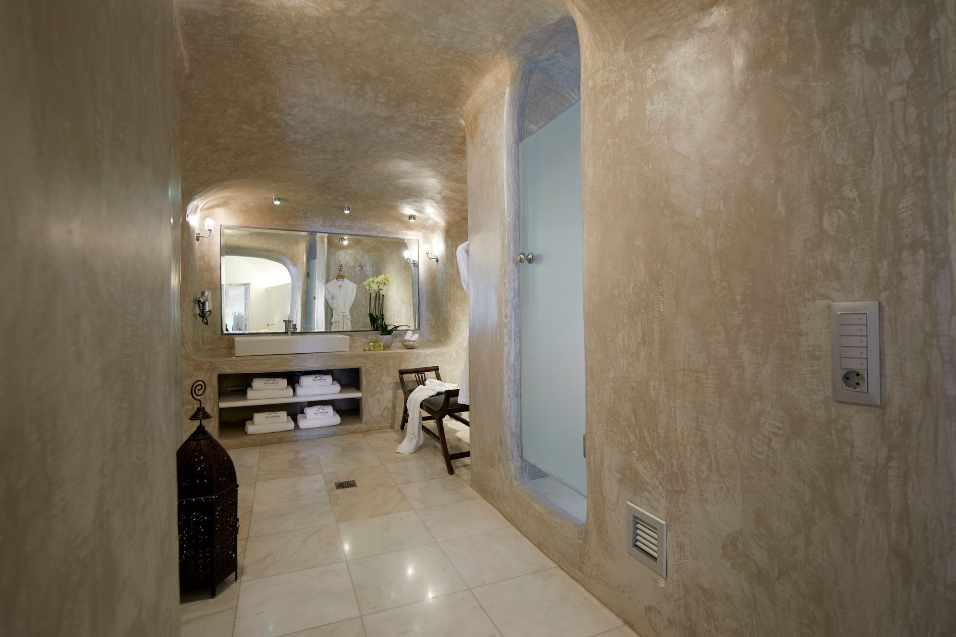 Honeymoon Suite with Jacuzzi & Caldera View