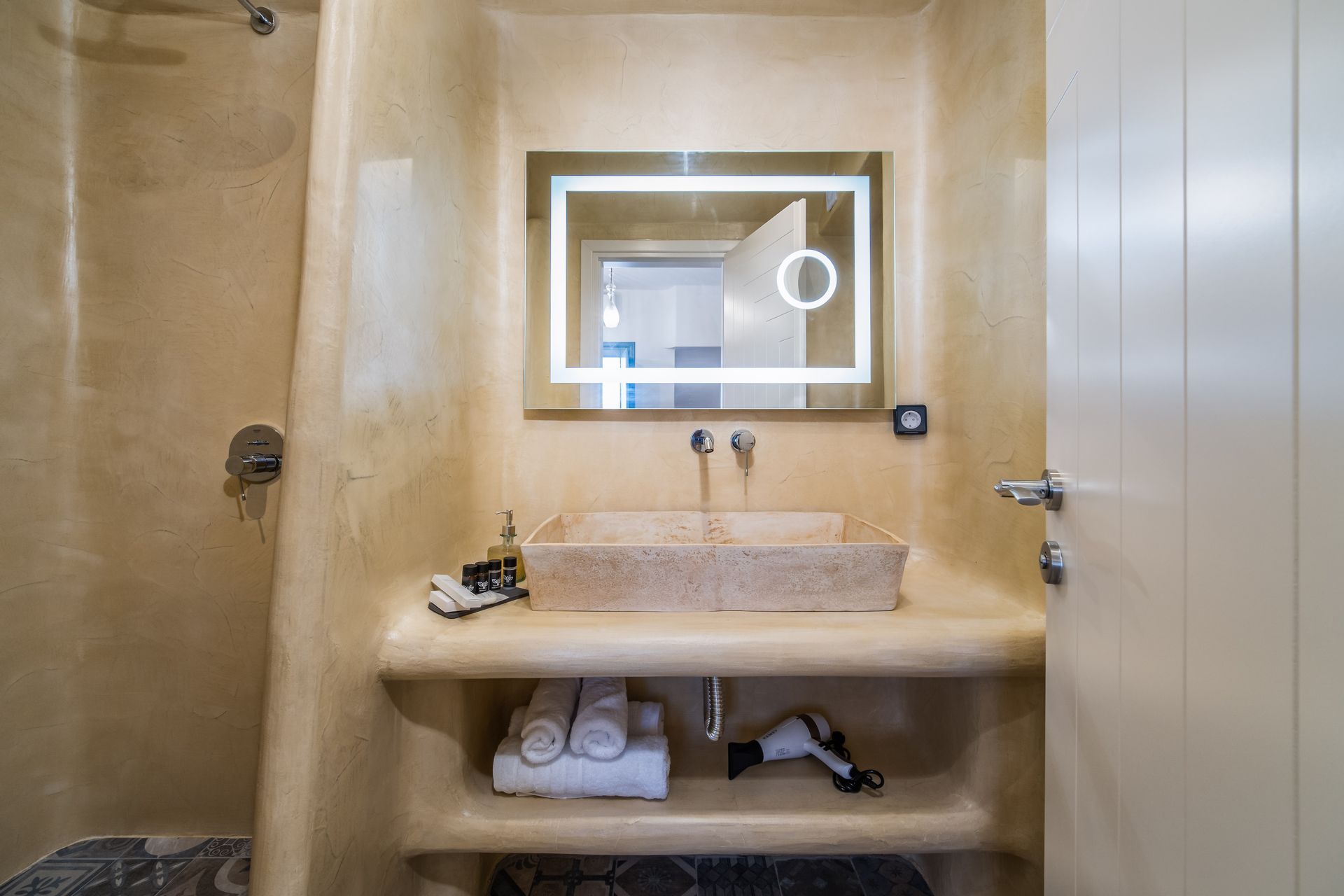 Aegean Blue Luxury Suites - TWOLEV - 4