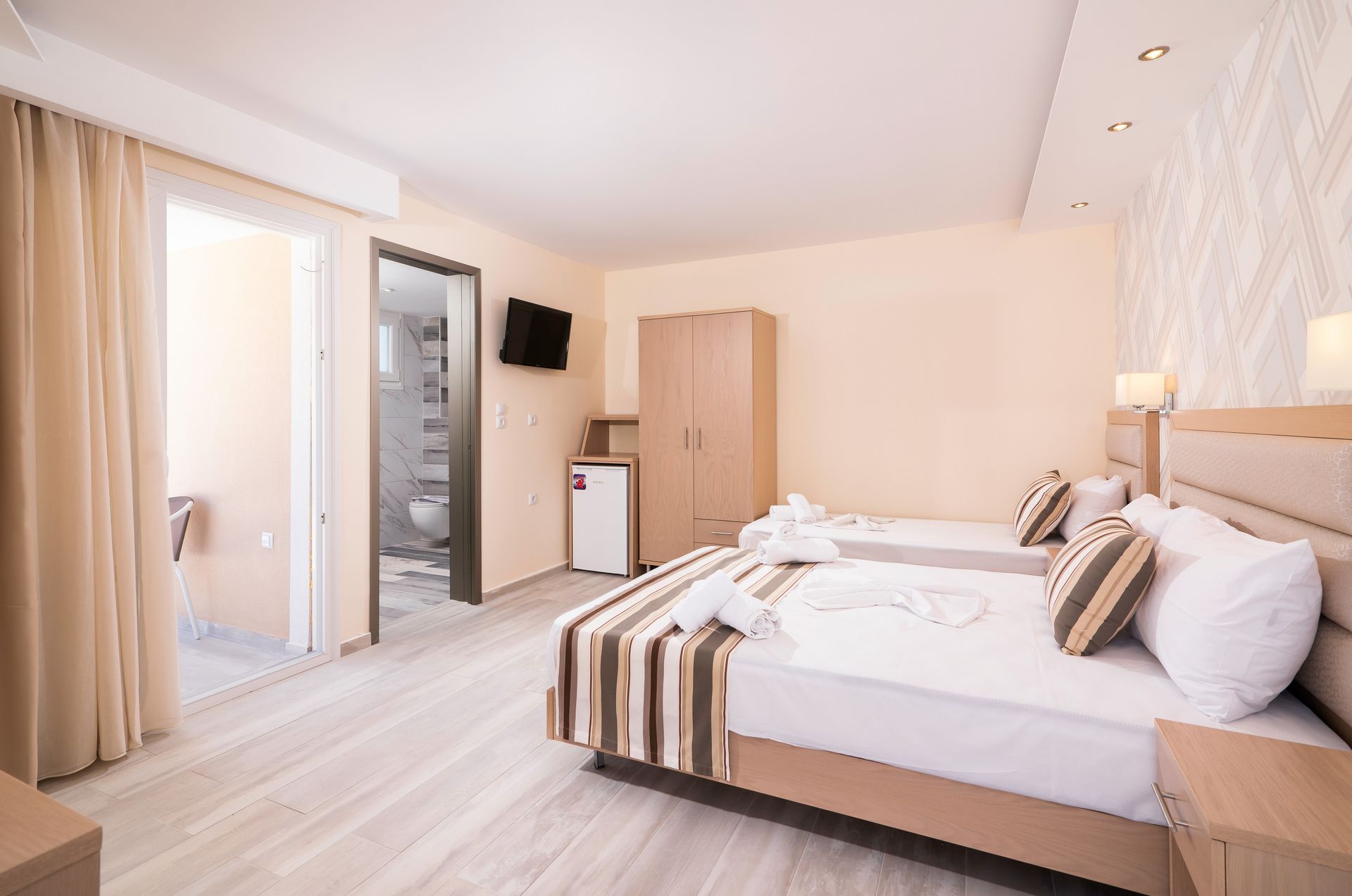 Deluxe Triple Room Side Sea View