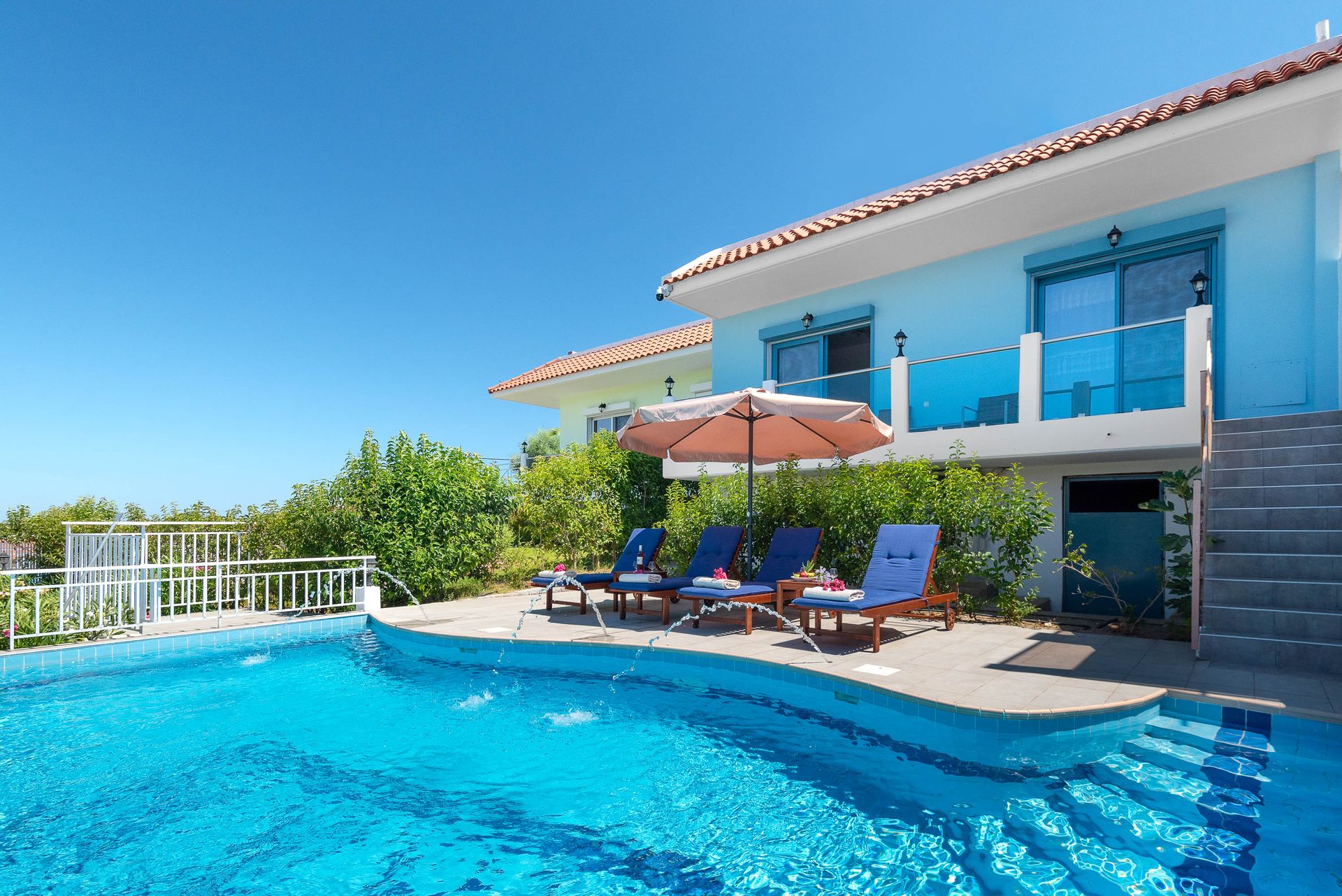Three-Bedroom Superior Suite with Private Pool and Mountain View