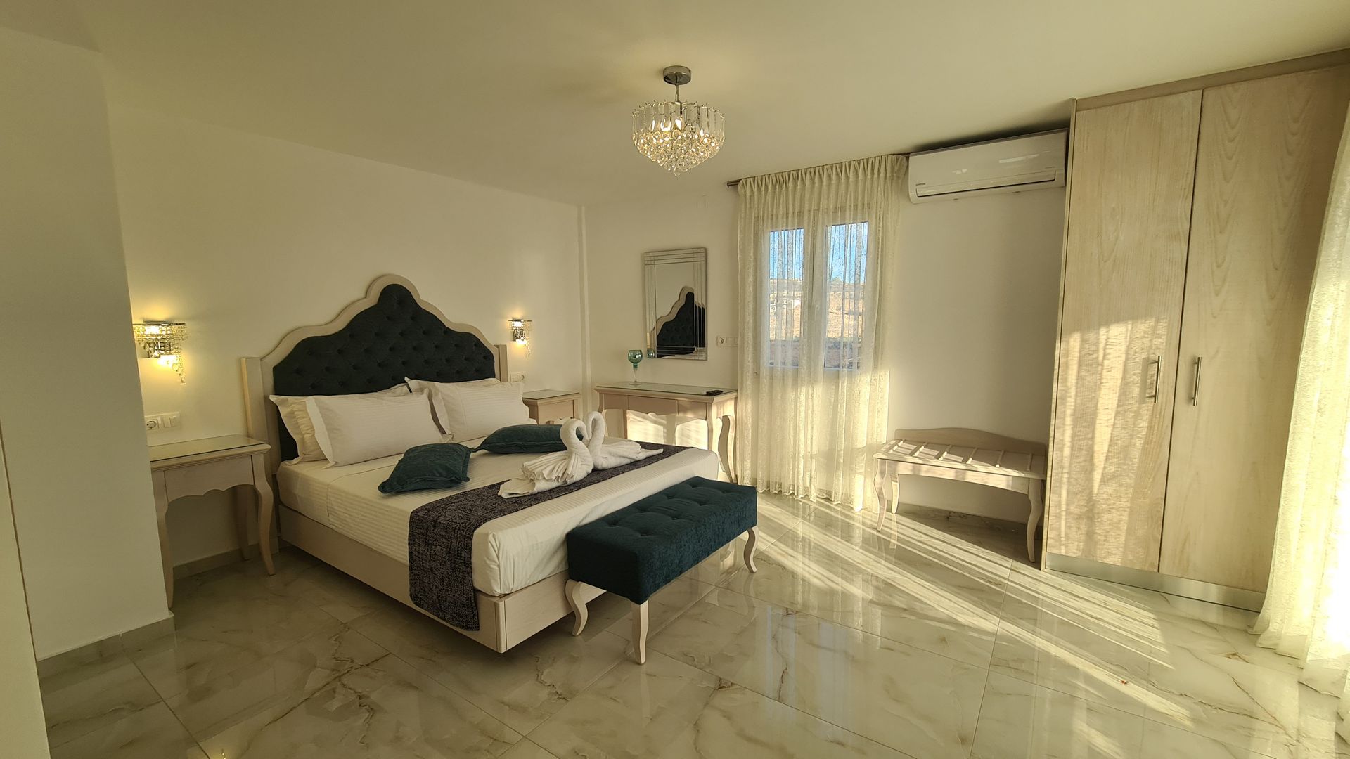 Luxury Suite with Jacuzzi