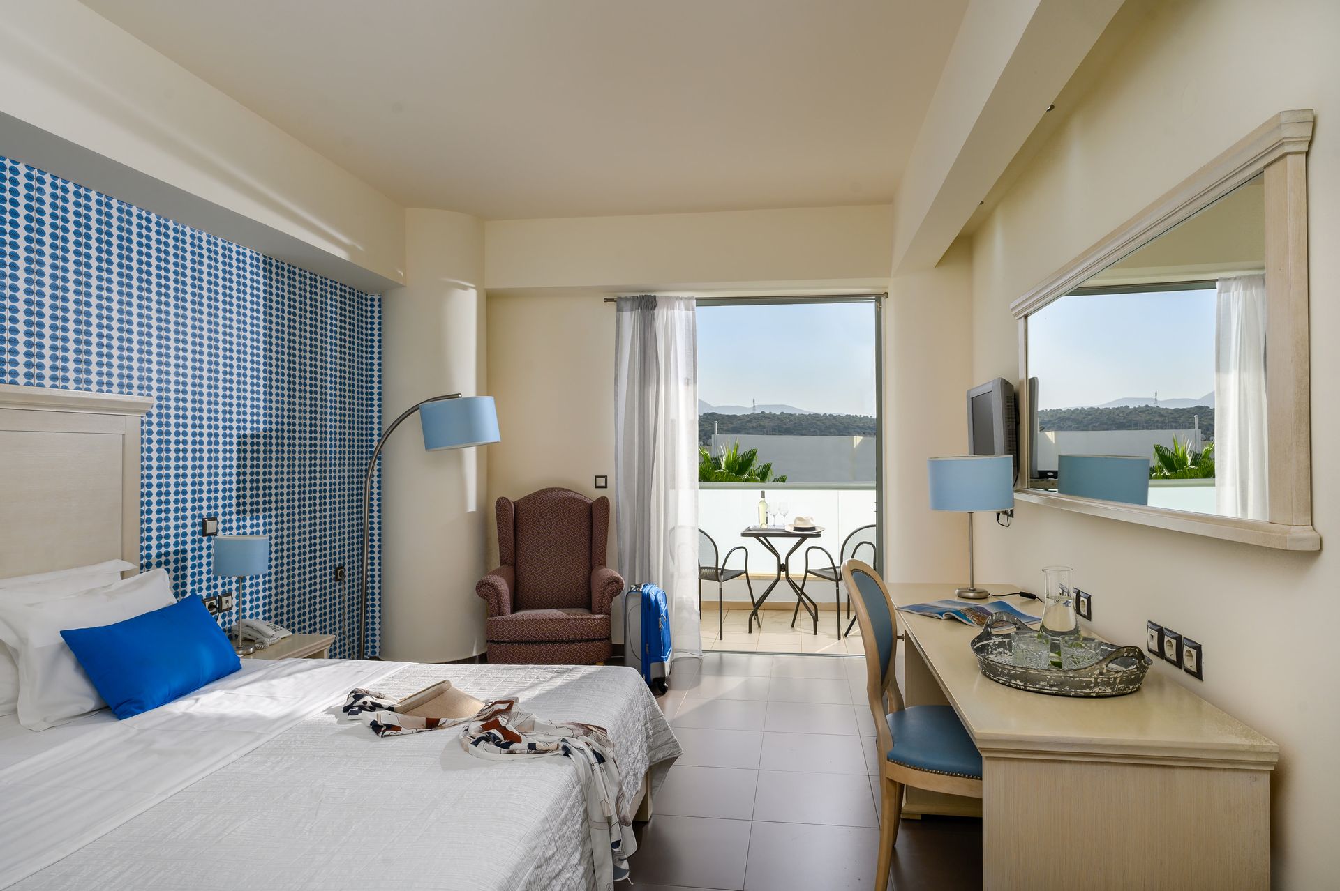 Junior Suite with balcony & view