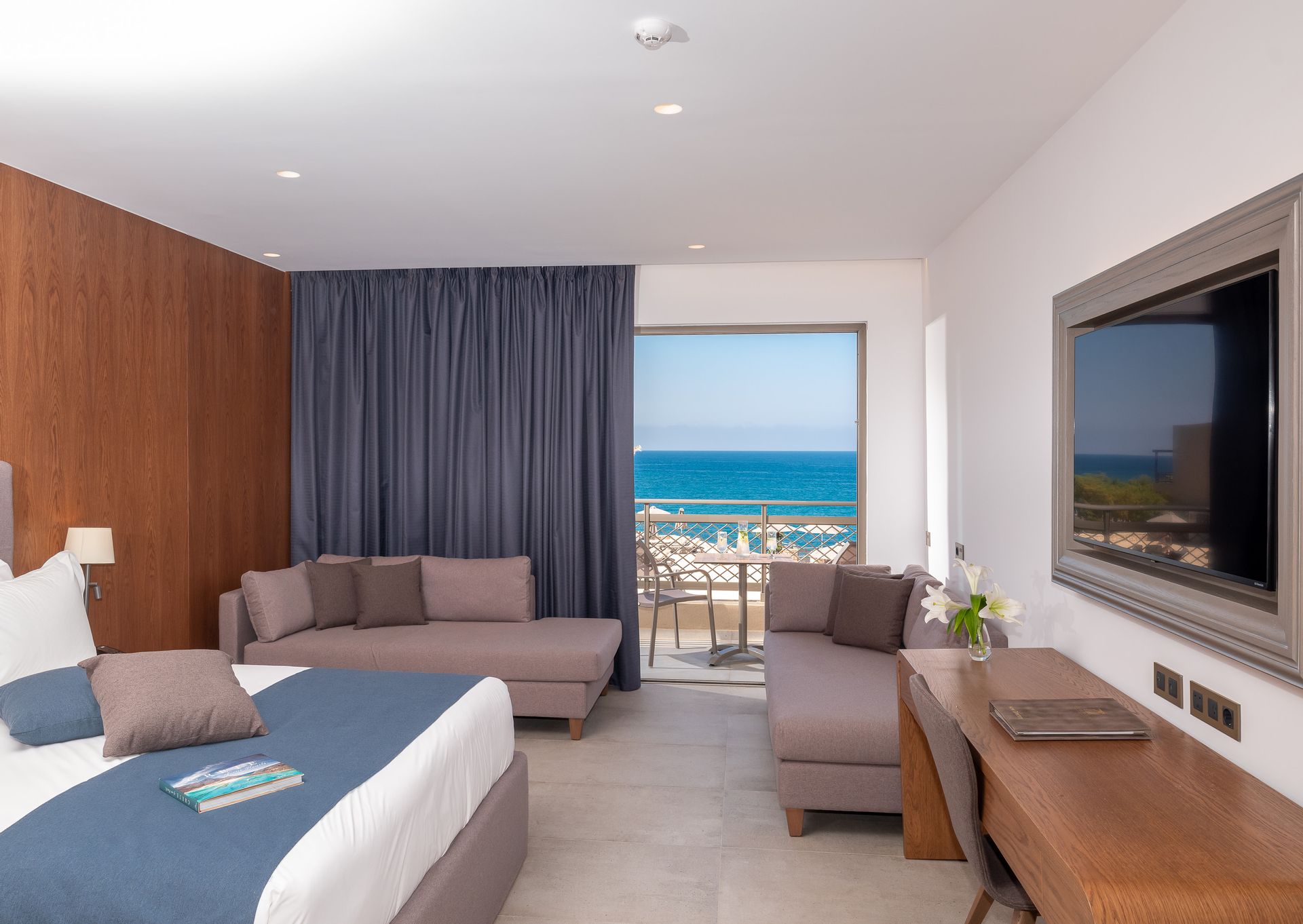 Luxury family room open plan SEA view