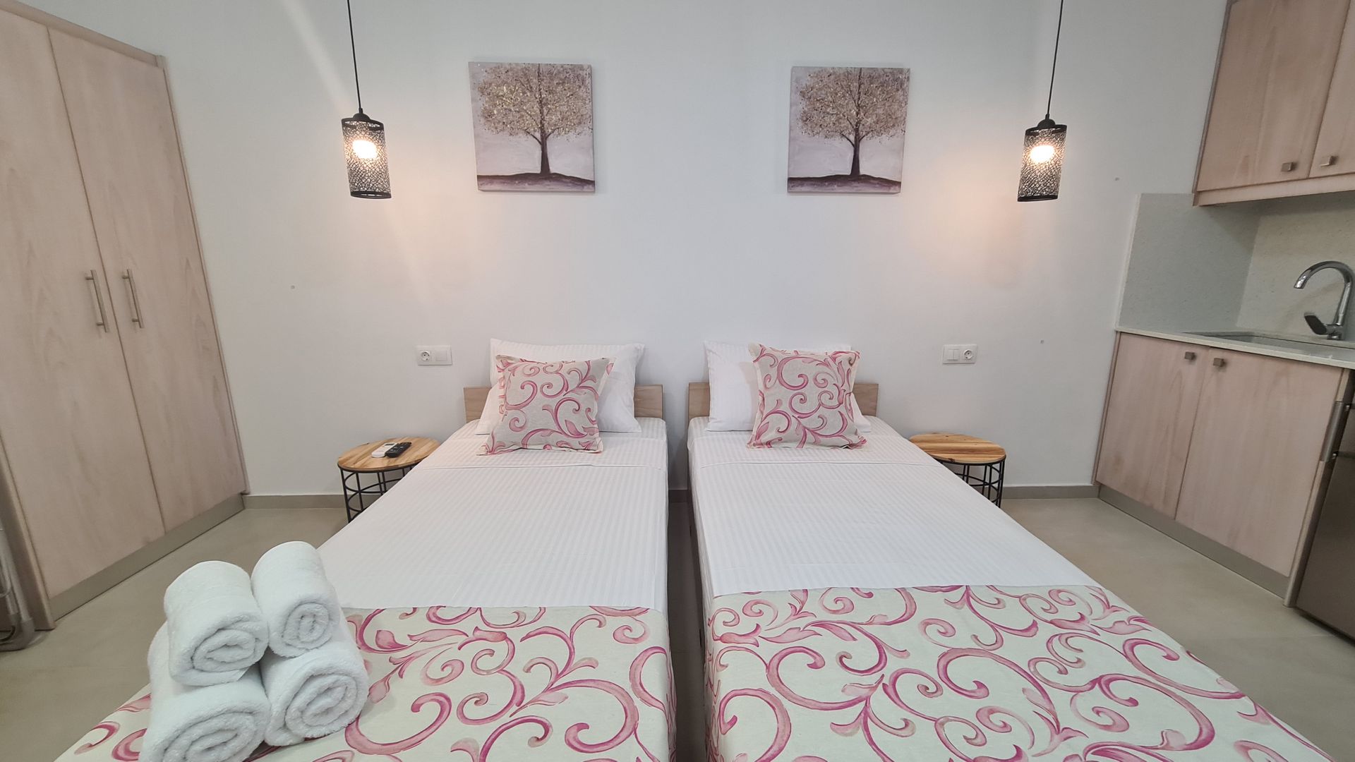Semi-Basement Studio ​2 Single beds