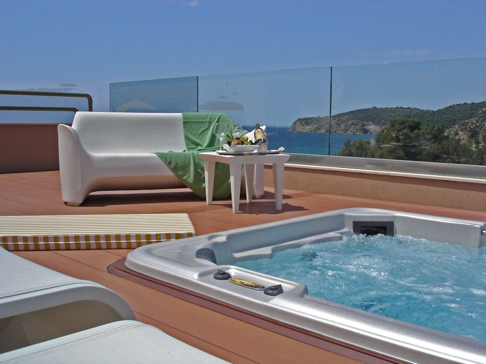 VIP Suite with Sea View and Outdoor Jacuzzi