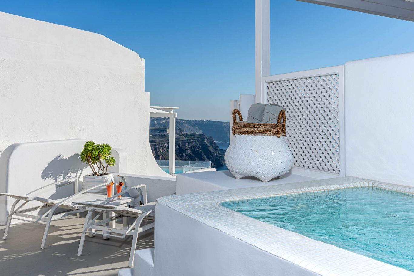 SENIOR SUITE – Caldera & Volcano Sea View – Private Outdoor Tub