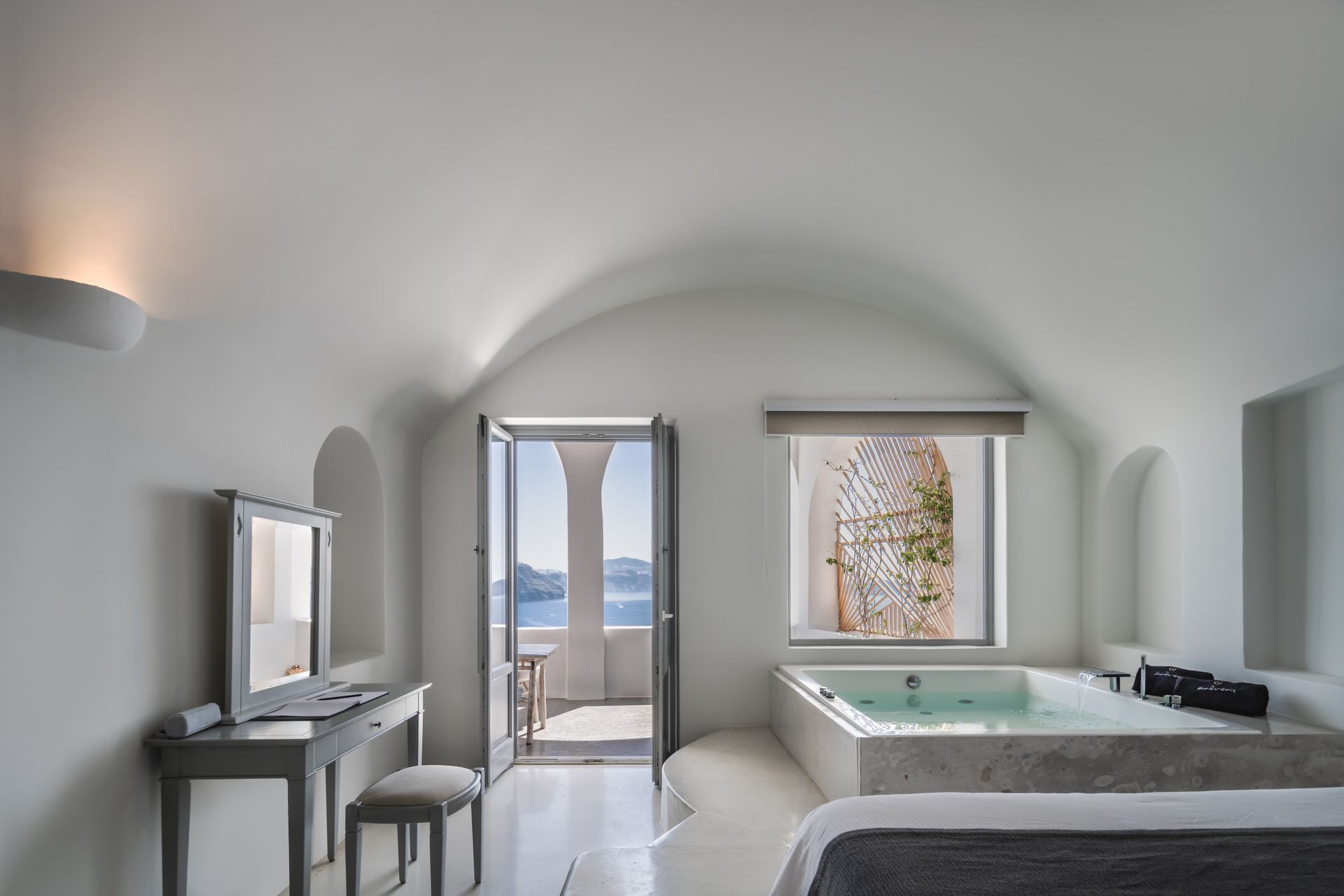 Honeymoon Suite with Indoor Cave Plunge Pool