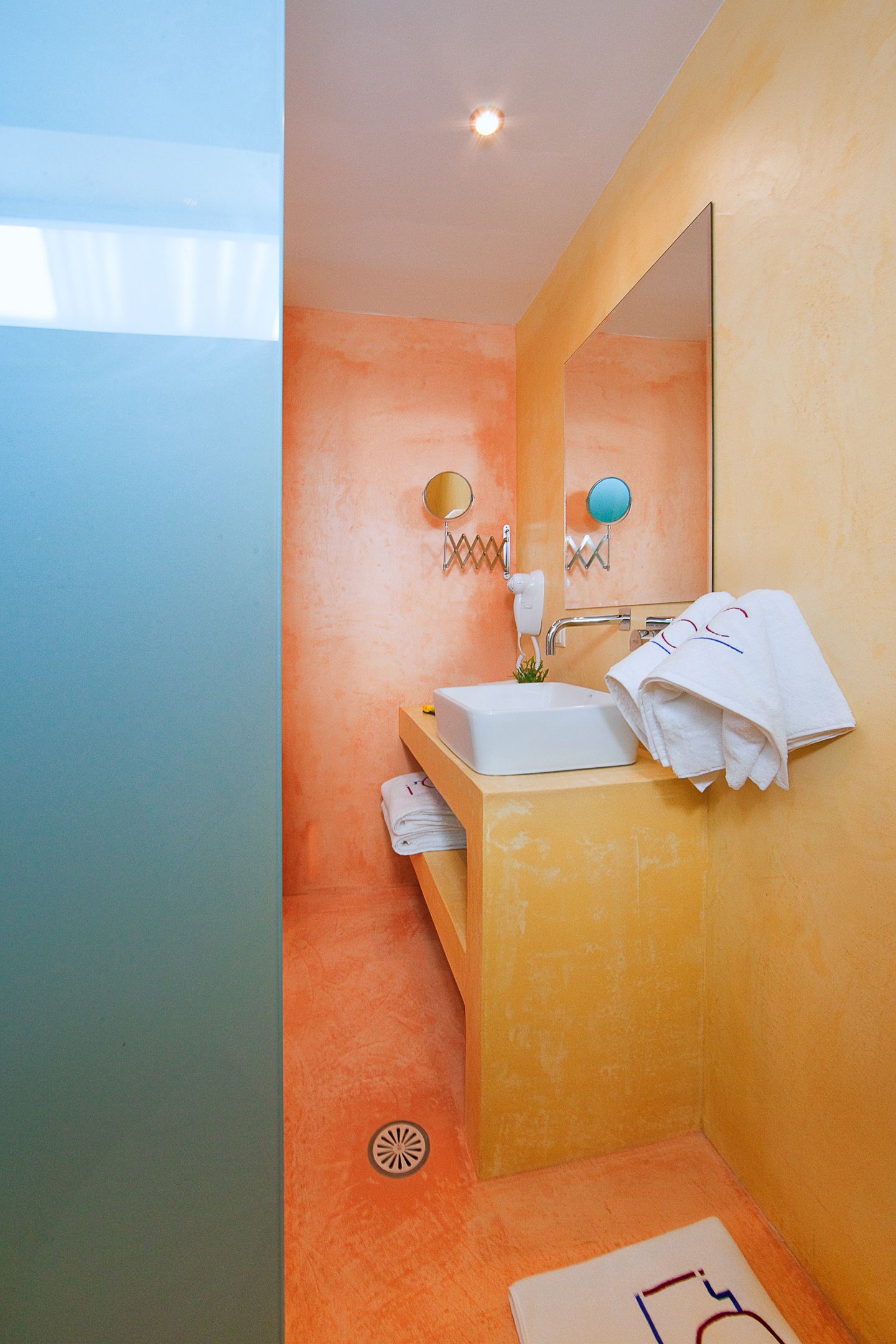 In Camera Art Boutique Hotel - DLXSTE - 9