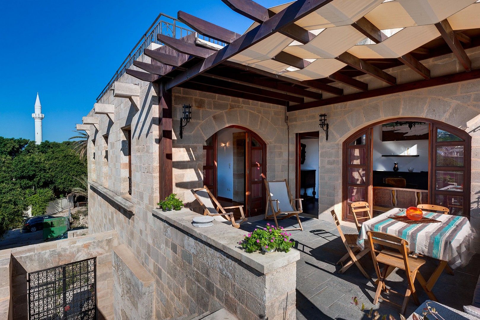 Medieval Villa with Outdoor Hot Tub “Places in Suspension”
