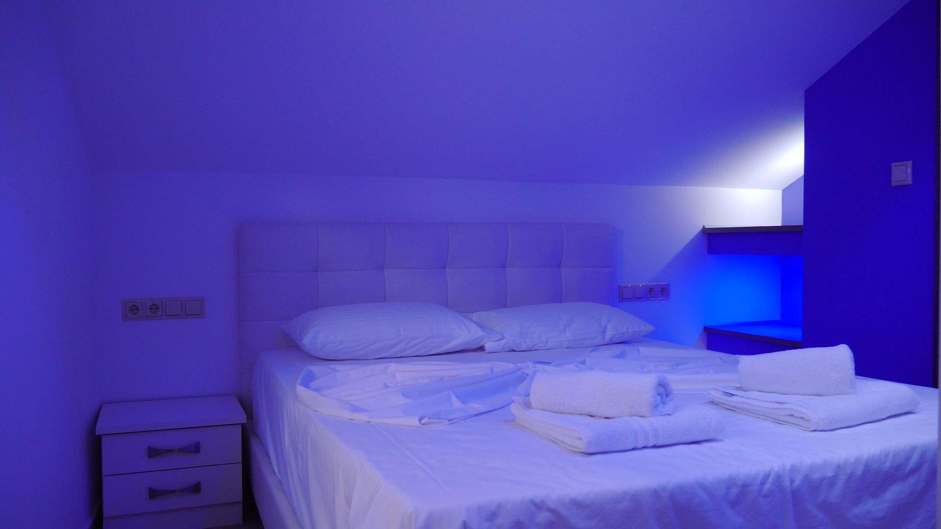Blue Sky Apartments - ATTIC - 8