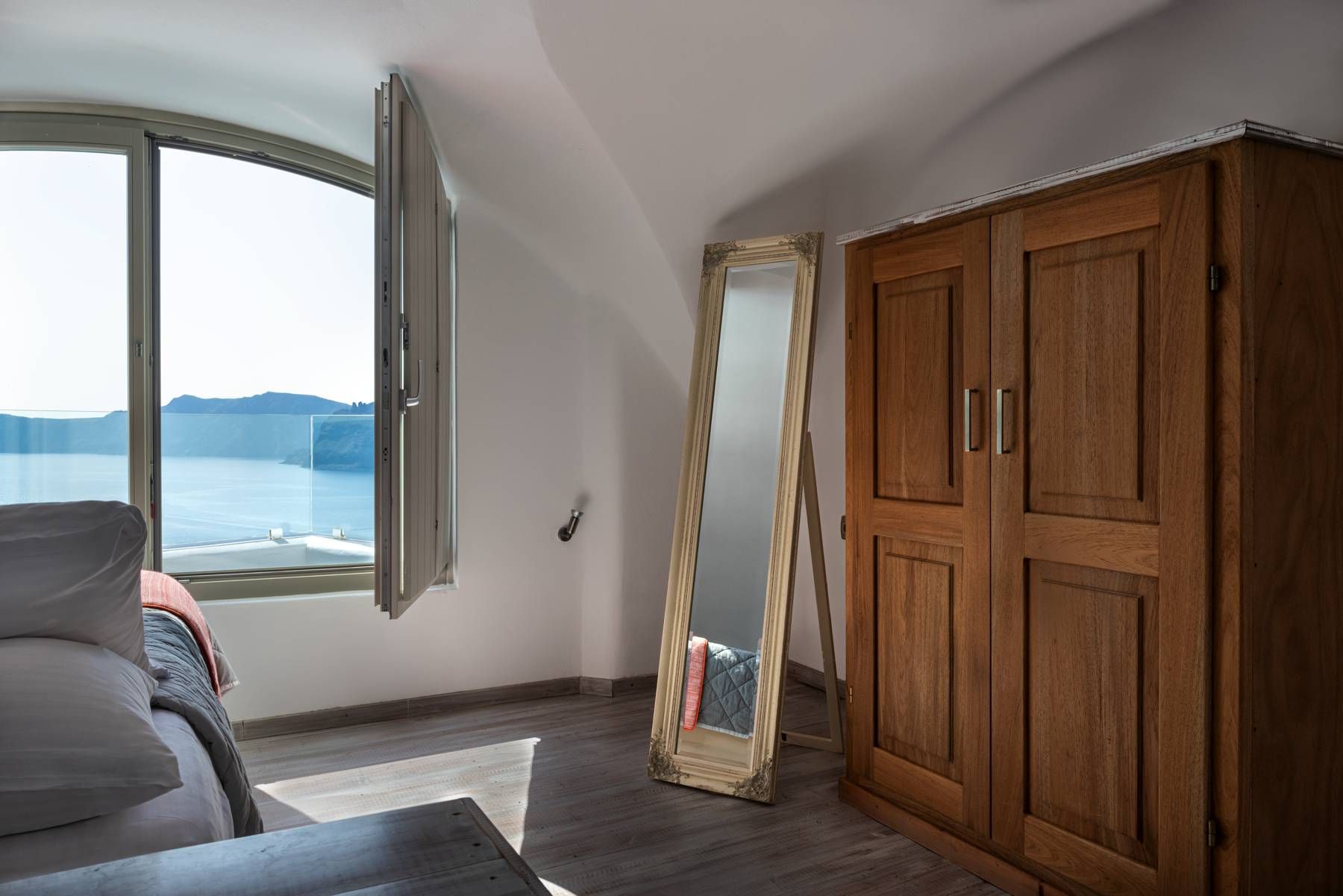 La Perla Villas & Suites - JRS - 11