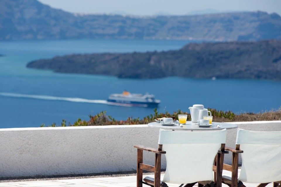 Two Bedroom Suite with Caldera and Sunset view