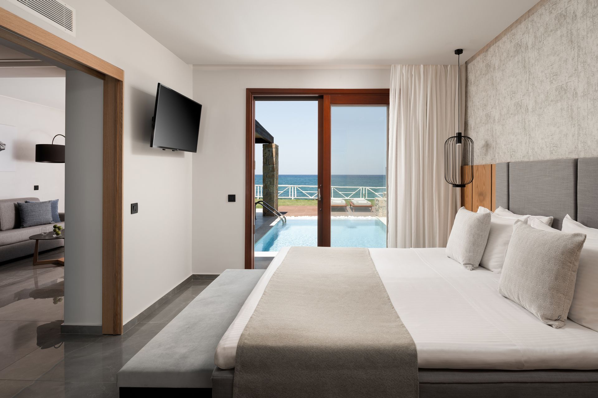 LUXURY SUITE SEA FRONT WITH PRIVATE POOL
