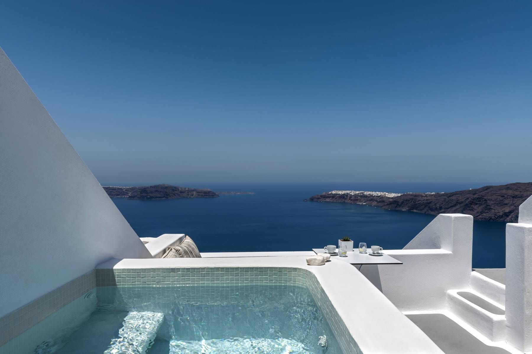 Honeymoon Suite with Outdoor Hot Tub and Caldera View