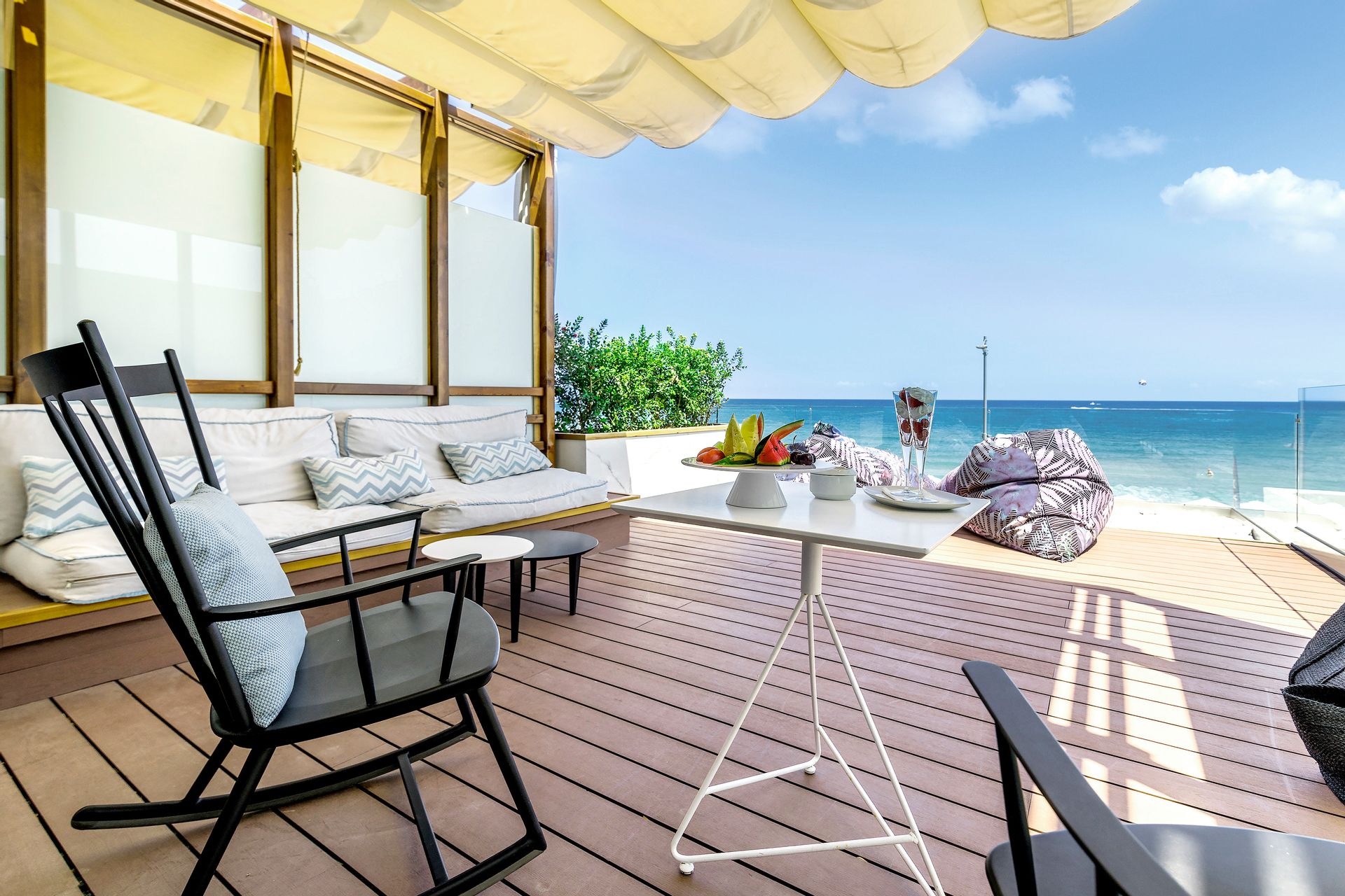 King Suite with Outdoor Jacuzzi – Sea View