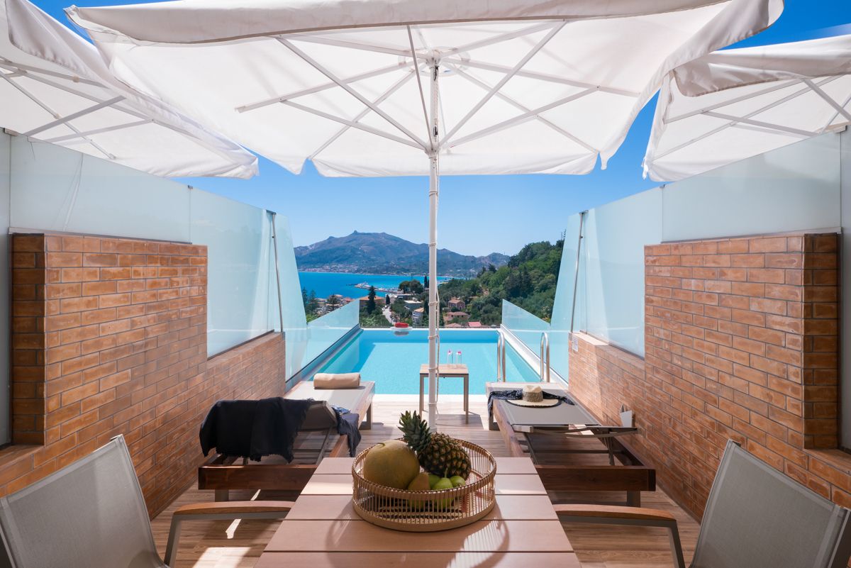 Suite with Panoramic Sea View & Private Pool – 45 m²