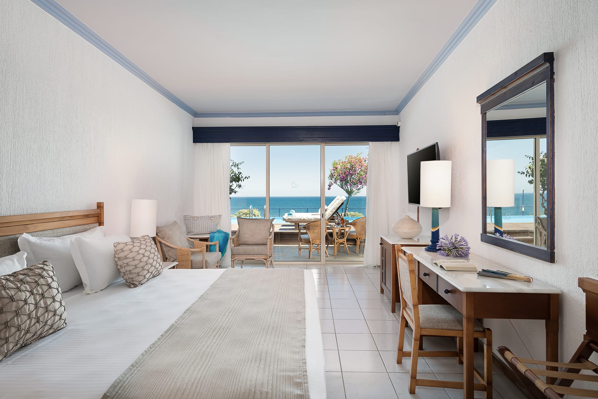 Executive Deluxe Pool Room | Panorama Blue