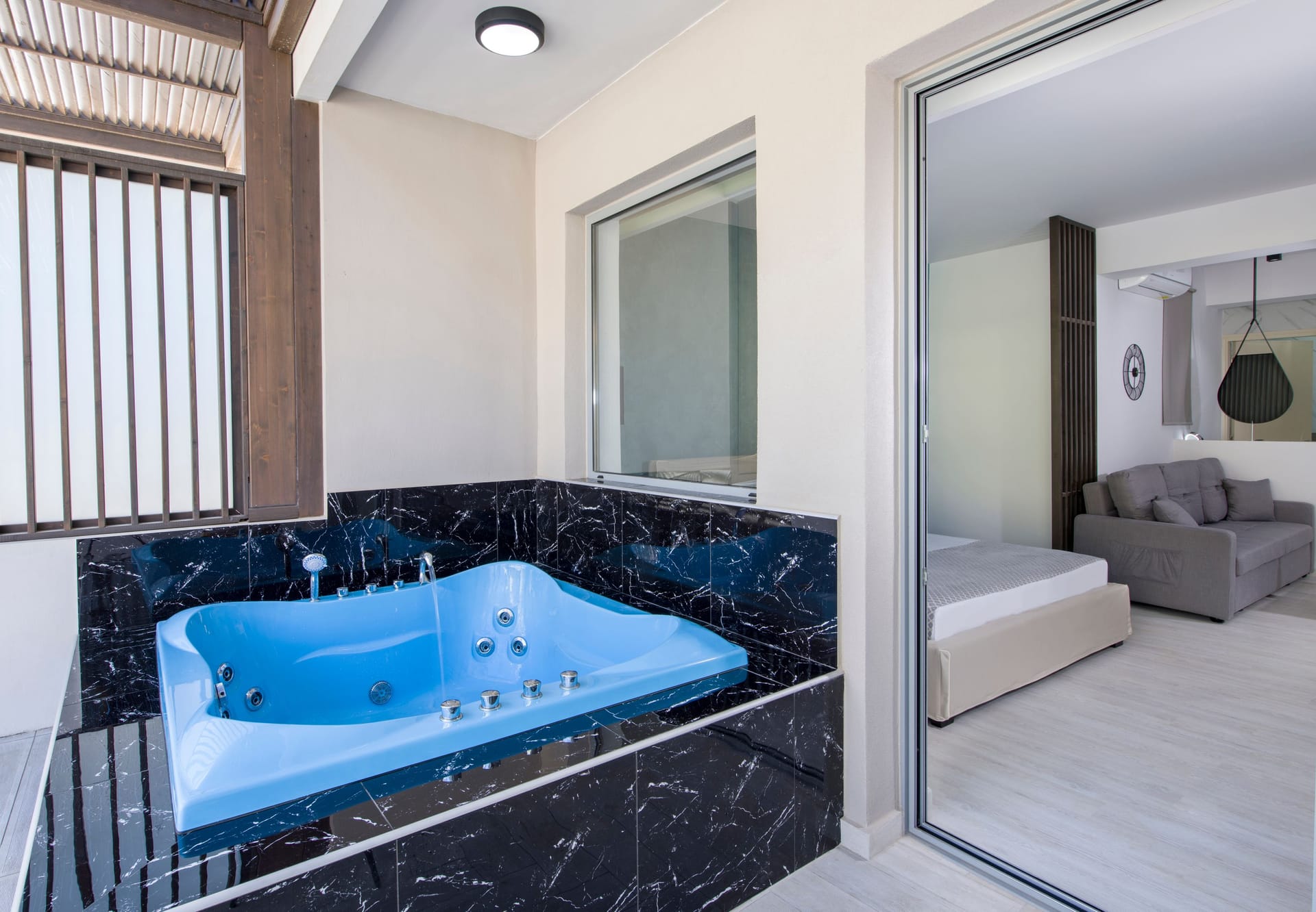 xSuites - NEFELI - 3