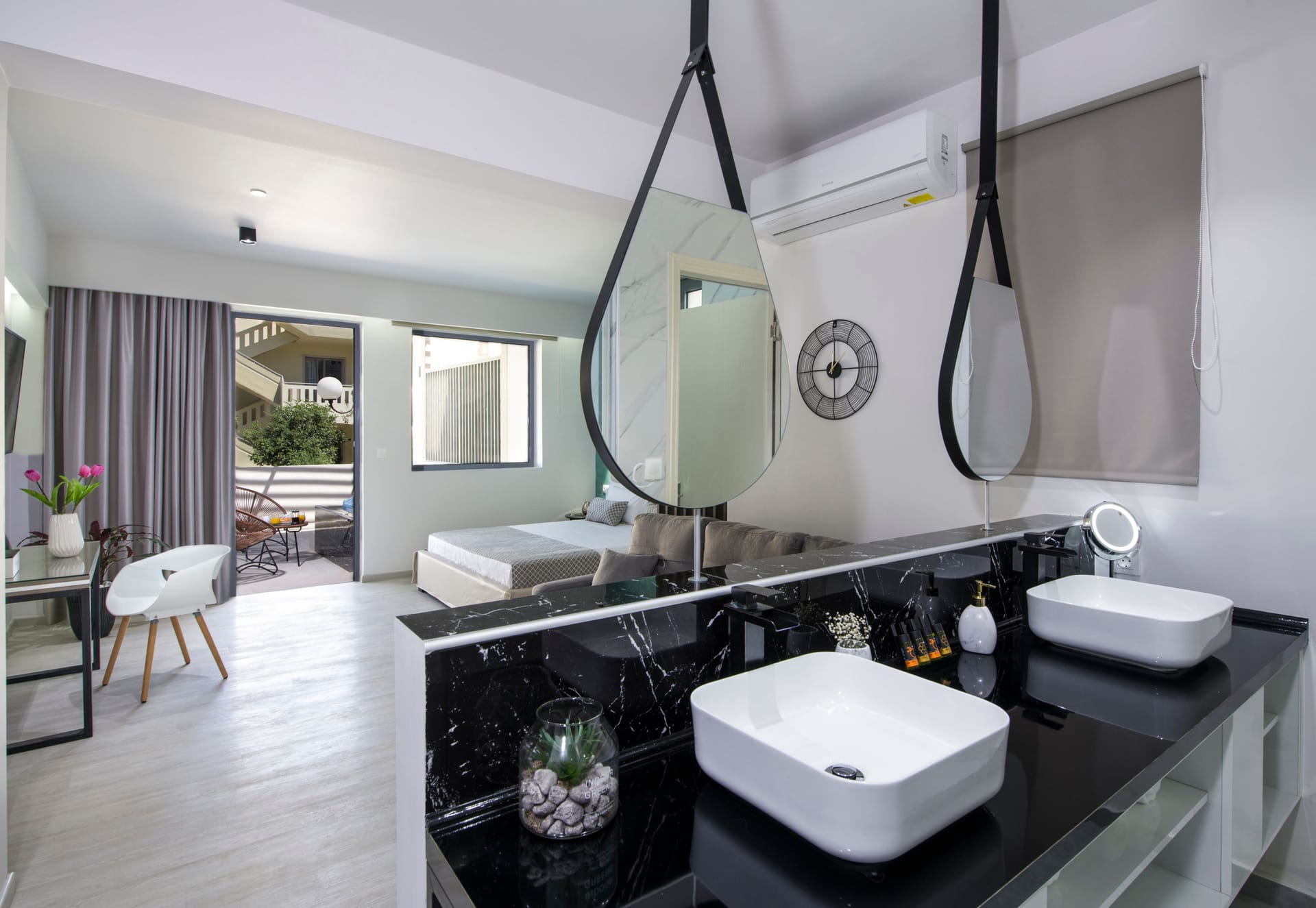 xSuites - NEFELI - 8
