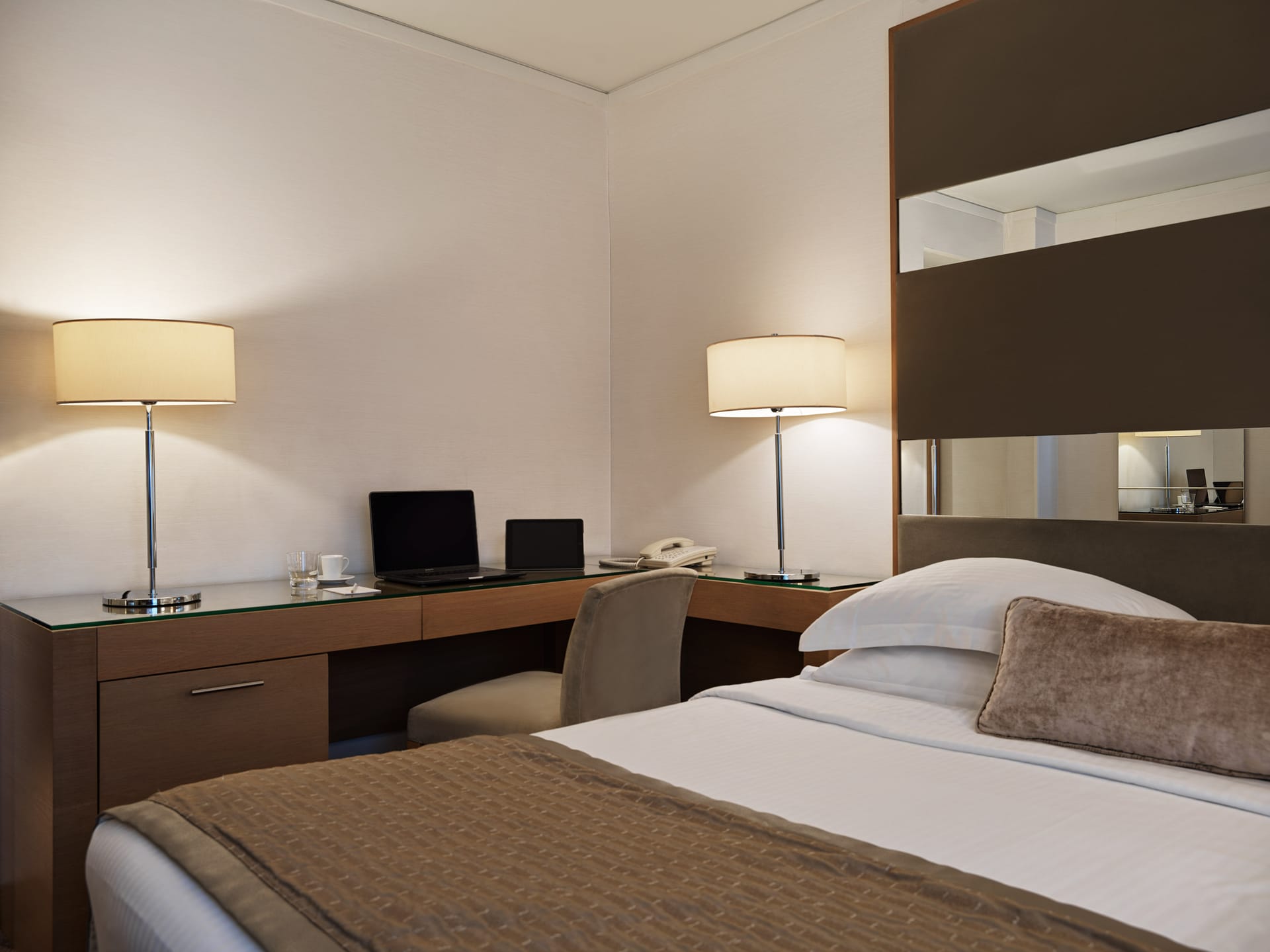 Superior Business Room