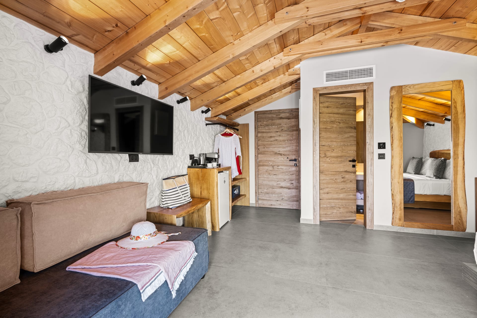 Emily’s Luxury Suites - JSSV - 3